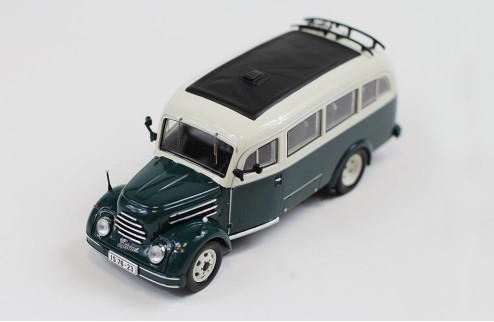 Robur LO 3000 Fr 2 M-B 21 - Green Lower / Off White Top - 1956