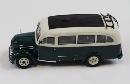 Robur LO 3000 Fr 2 M-B 21 - Green Lower / Off White Top - 1956