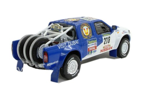 NISSAN NAVARA Pick Up Paris-Dakar 2003 - D. Housieaux