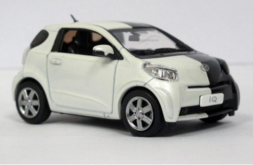 TOYOTA IQ International Motor Show Geneva presentation car 2009