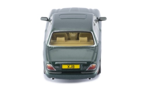 Jaguar XJ8 (X308) RHD 1998 Dark Green Metallic