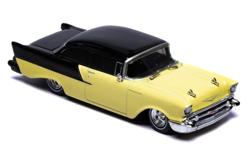Chevrolet One-Fifty 1957 - Lowered - Colonial Cream and Onyx Black