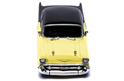 Chevrolet One-Fifty 1957 - Lowered - Colonial Cream and Onyx Black