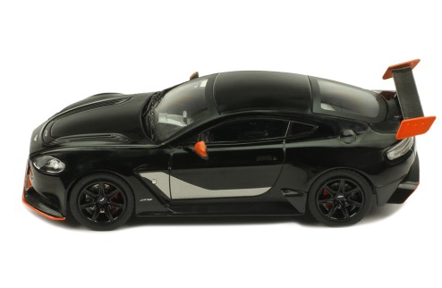 ASTON MARTIN Vantage GT12 2015