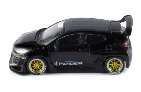 GR YARIS Black