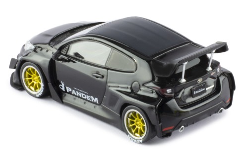 GR YARIS Black