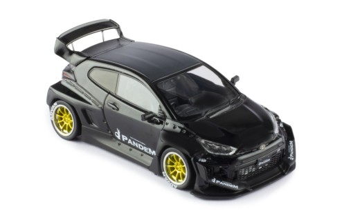 GR YARIS Black