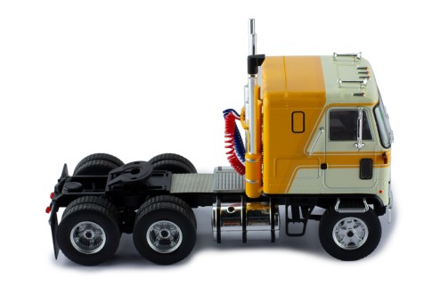 GMC Astro 95 1970 White and Yellow