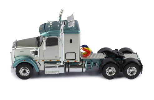 FREIGHTLINER Coronado 2008 Silver and Green