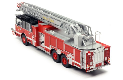 SMEAL 105’ Aerial Ladder - US Firetruck 2015