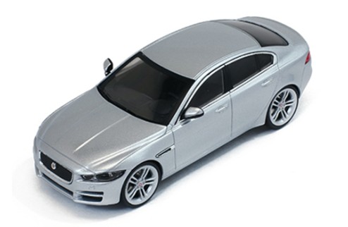 JAGUAR XE - Silver - 2015