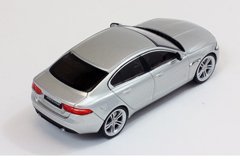JAGUAR XE - Silver - 2015